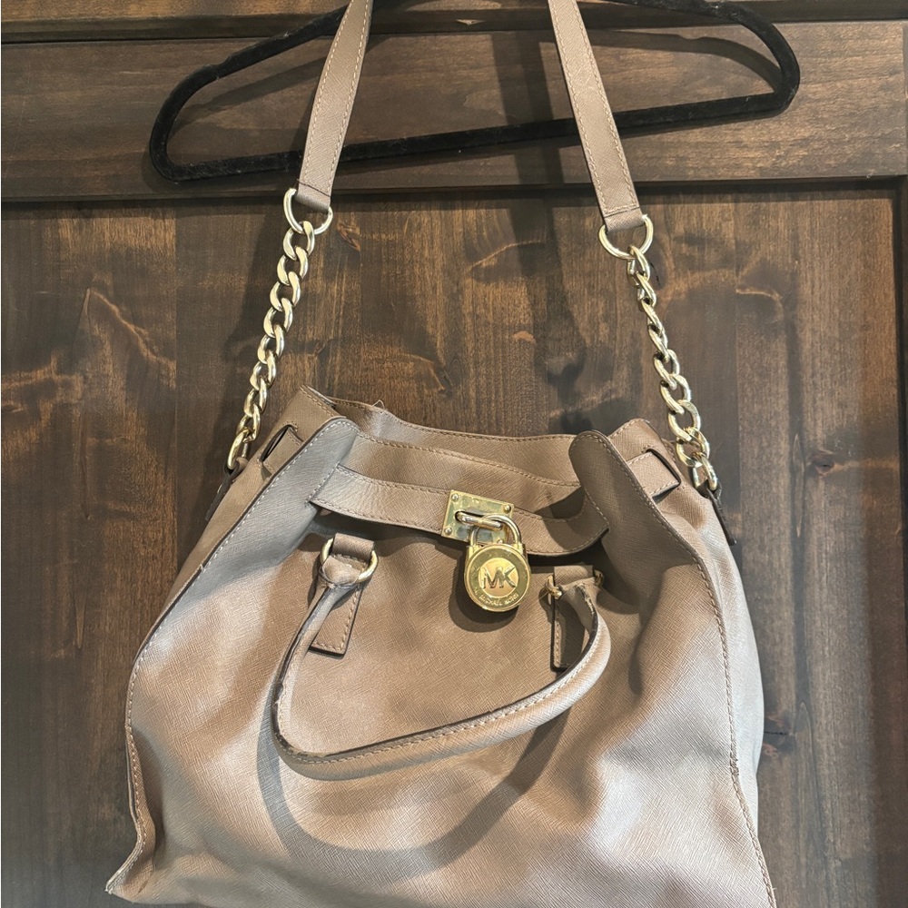 Michael Kors Beige Leather Shoulder Bag with Gold Chain